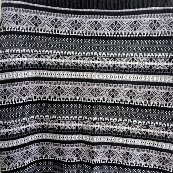 Chelsea & Violet Knit Mini Skirt, Black&White Pattern, Women's Large - Picture 2 of 4